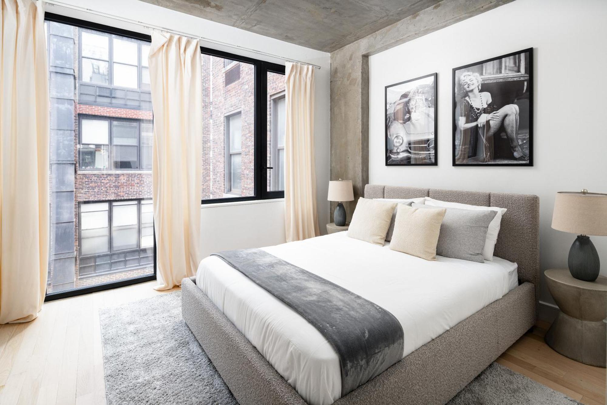 Charming Penthouse In Apartment New York
